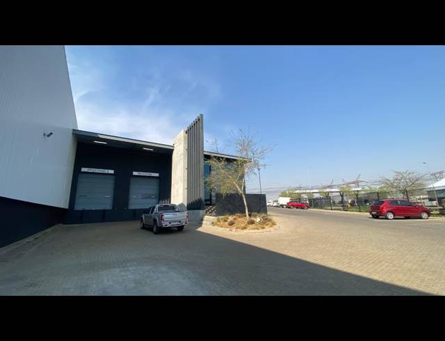 2,596M² WAREHOUSE TO LET IN LOUWLARDIA